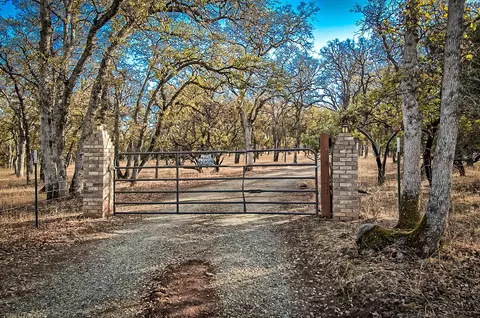 14565 Chico Ct, Red Bluff, CA 96080 photo 2