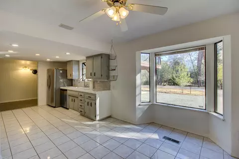 19287 Roxie Ln, Redding, CA 96003 photo 10
