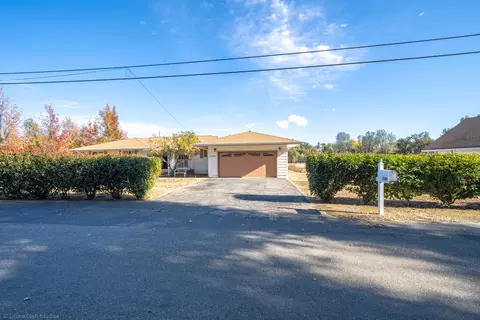 7259 Bridge Ln, Redding, CA 96002 photo 2