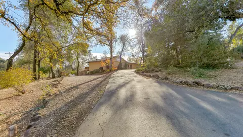 8945 Sadawa Ln, Redding, CA 96001 photo 1