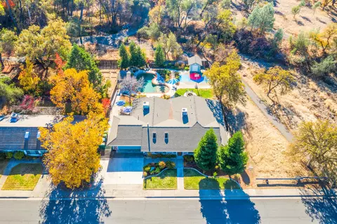 2989 Lake Redding Dr, Redding, CA 96003 photo 2