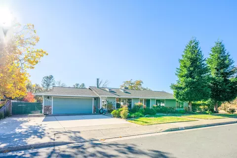 2989 Lake Redding Dr, Redding, CA 96003 photo 1