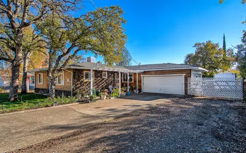 1597 Derby Ln, Redding, CA 96002 photo 2