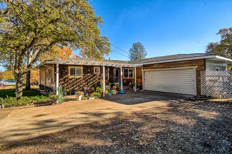 1597 Derby Ln, Redding, CA 96002 photo 1
