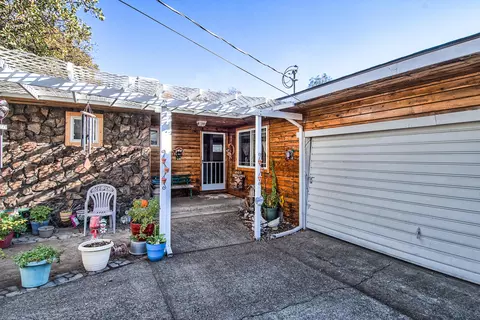 1597 Derby Ln, Redding, CA 96002 photo 4