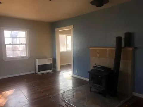 625 Spring St, Mount Shasta, CA 96067 photo 2