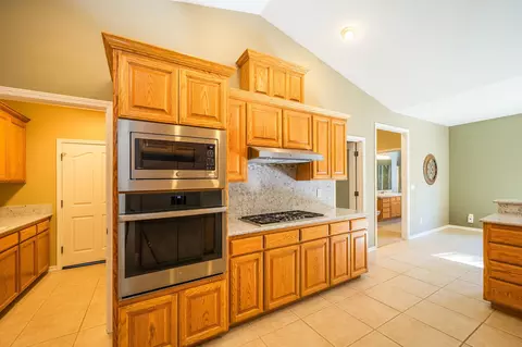 509 Antoinette Ct, Red Bluff, CA 96080 photo 2