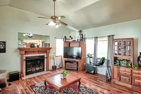 629 Brock Dr, Redding, CA 96003 photo 2