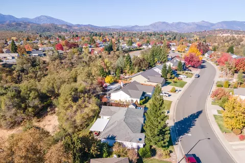 2811 Blue Bell Dr, Redding, CA 96001 photo 32