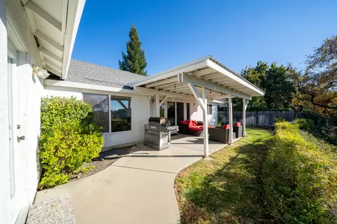 2811 Blue Bell Dr, Redding, CA 96001 photo 25