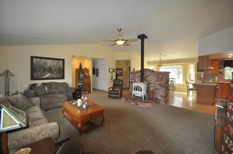 19733 Midland Dr, Redding, CA 96003 photo 3