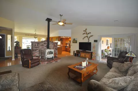 19733 Midland Dr, Redding, CA 96003 photo 4