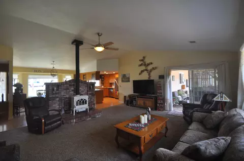 19733 Midland Dr, Redding, CA 96003 photo 5