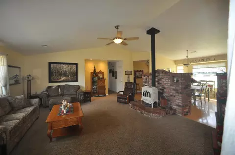 19733 Midland Dr, Redding, CA 96003 photo 2