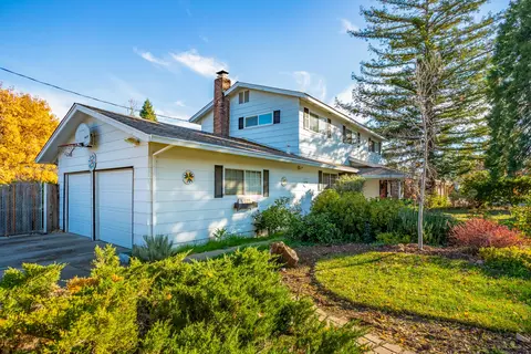 3691 Traverse St, Redding, CA 96002 photo 3