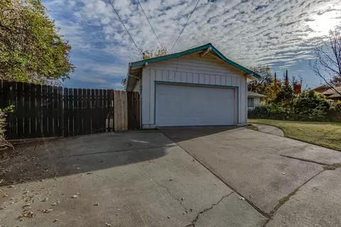 625 Armstrong Ct, Red Bluff, CA 96080 photo 3