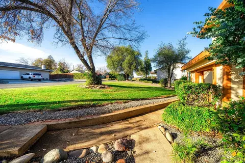 3400 Scenic Dr, Redding, CA 96001 photo 4