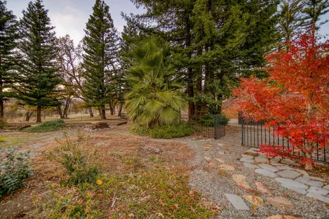 3389 Harlan Dr, Redding, CA 96003 photo 5