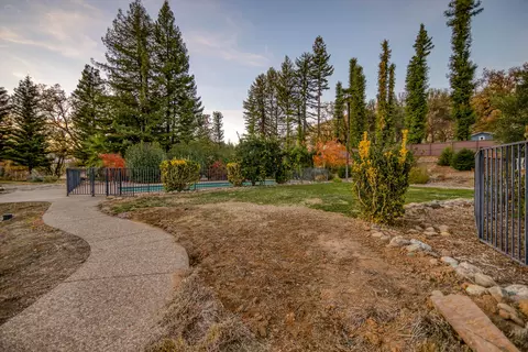3389 Harlan Dr, Redding, CA 96003 photo 4