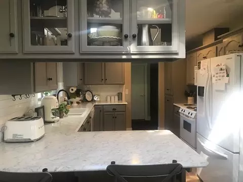 688 Terrace Dr, Redding, CA 96002 photo 3