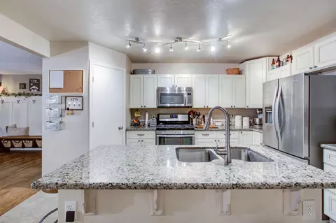 6421 Paso Dr, Redding, CA 96001 photo 12