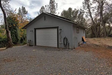 19749 Sweetwater Trl, Redding, CA 96003 photo 4