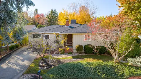 1132 Walnut Ave, Redding, CA 96001 photo 2
