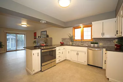 2097 Elmira Dr, Redding, CA 96001 photo 5