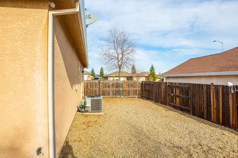 745 Grants Pass, Redding, CA 96003 photo 27