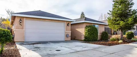 745 Grants Pass, Redding, CA 96003 photo 2
