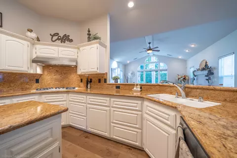2623 Casabella Dr, Redding, CA 96002 photo 11