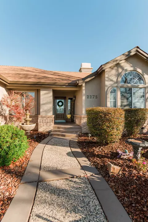 2275 Cumberland Dr, Redding, CA 96001 photo 2