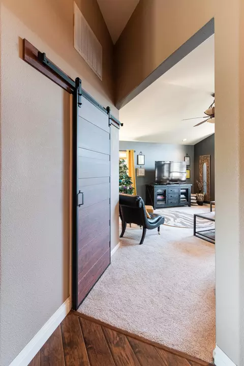 2275 Cumberland Dr, Redding, CA 96001 photo 4