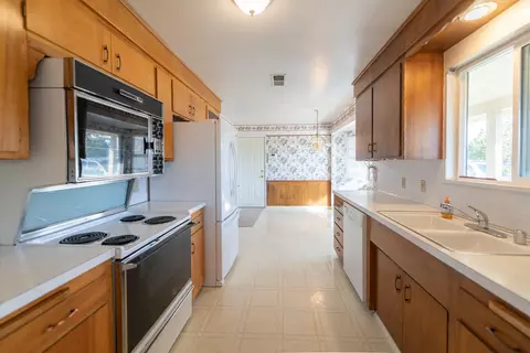 700 Oleta Dr, Redding, CA 96003 photo 11
