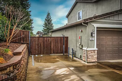 3401 Carlsbad Ln, Redding, CA 96002 photo 2