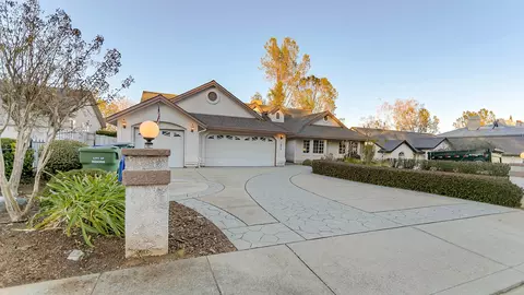 1472 St Andrews Dr, Redding, CA 96003 photo 2
