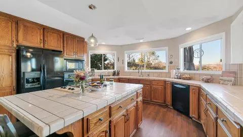 1472 St Andrews Dr, Redding, CA 96003 photo 17