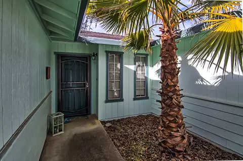 1052 Camelot Ct, Redding, CA 96003 photo 3