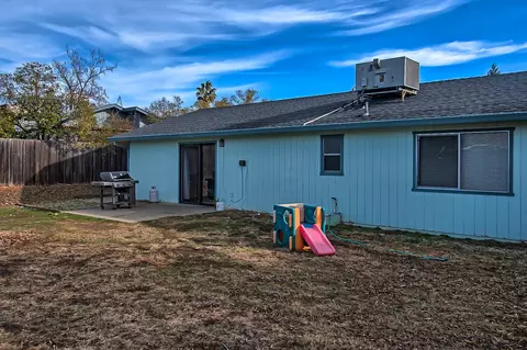 1052 Camelot Ct, Redding, CA 96003 photo 29