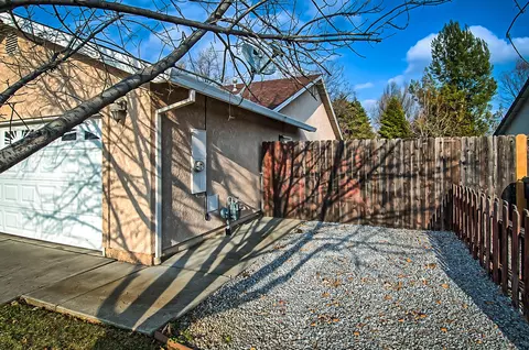 2231 Shenandoah Dr, Anderson, CA 96007 photo 4