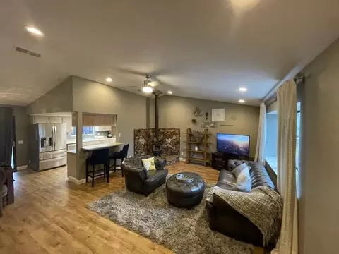 1920 Mary Lake Dr, Redding, CA 96001 photo 2