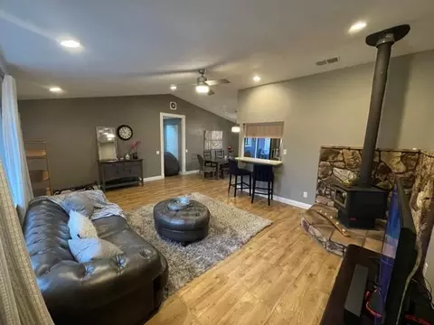 1920 Mary Lake Dr, Redding, CA 96001 photo 3