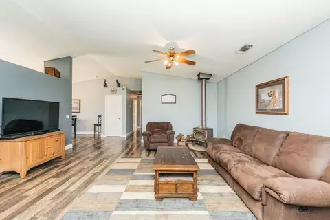 6774 Irving Rd, Redding, CA 96001 photo 5