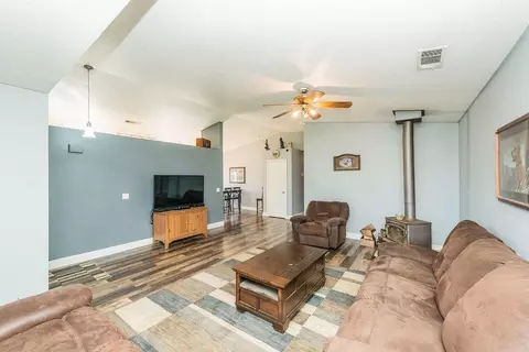 6774 Irving Rd, Redding, CA 96001 photo 4