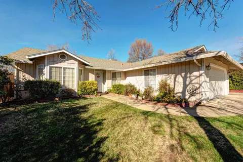 1466 Rose Tree Ln, Redding, CA 96003 photo 1