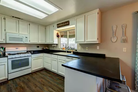 1466 Rose Tree Ln, Redding, CA 96003 photo 9
