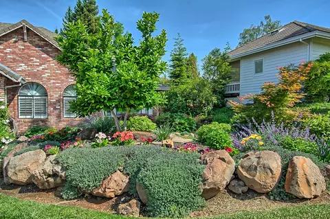 3746 Sunday Ct, Redding, CA 96001 photo 2