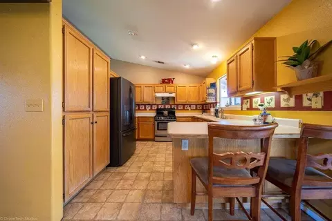 1464 Purple Way, Redding, CA 96003 photo 5