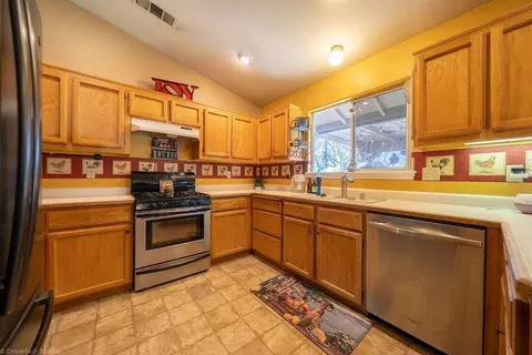 1464 Purple Way, Redding, CA 96003 photo 3