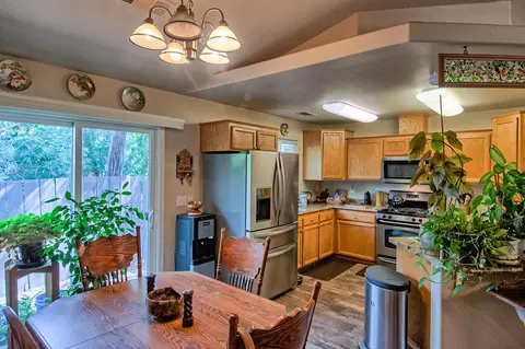 1039 Deodar Way, Redding, CA 96003 photo 8
